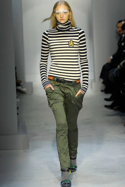 Look 10